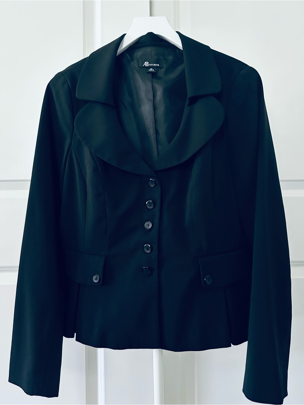 Women’s AB Studio Black Tailored Button-Front Blazer with Curved Collar Size 14